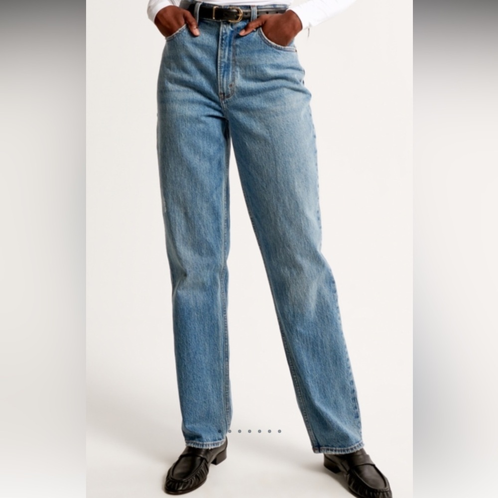 Abercrombie medium wash denim. Size 28 curve love 90s straight ultra high rise